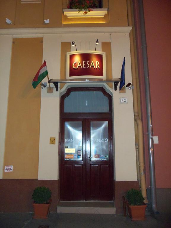 Caesar Panzio Hotel Papa Exterior photo